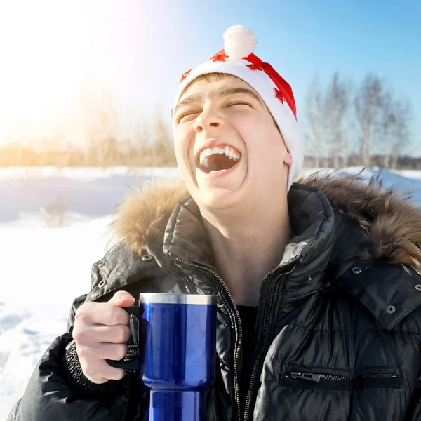 Teenager mit Weihnachtsmütze — Stockfoto