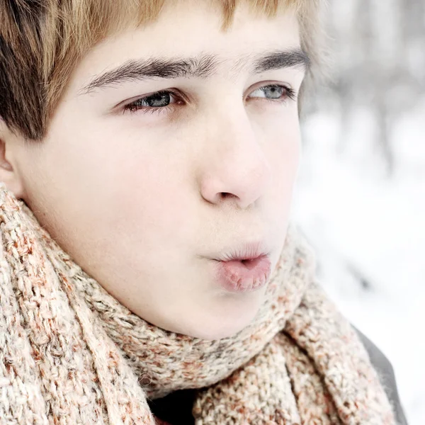 Teenager v zimě — Stock fotografie