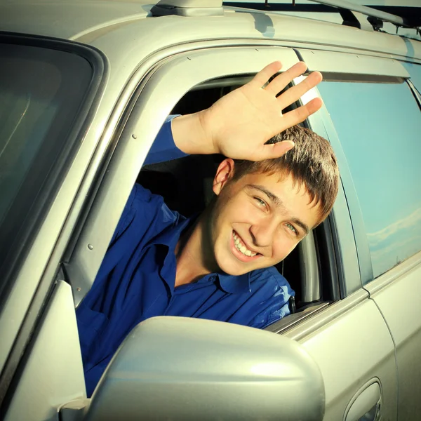 Adolescente em um carro — Fotografia de Stock