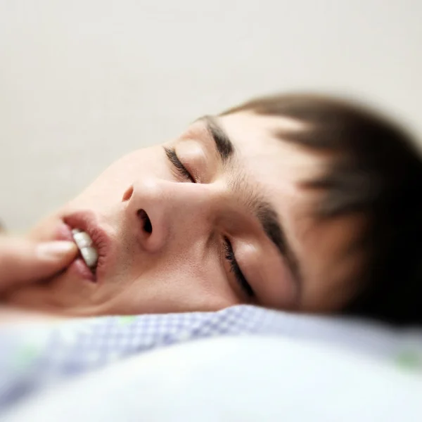 Adolescente durmiendo — Foto de Stock