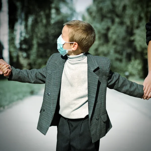 Dítě v masce chřipka — Stock fotografie