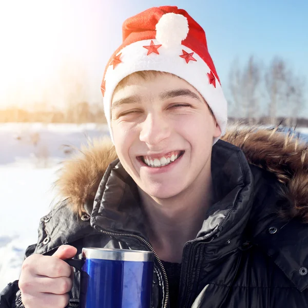 Teenager mit Weihnachtsmütze — Stockfoto