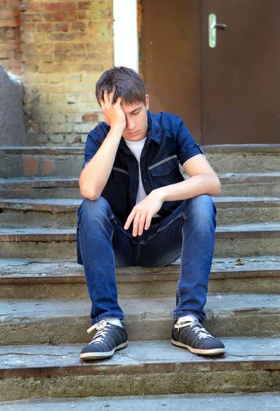 Triste adolescente al aire libre — Foto de Stock