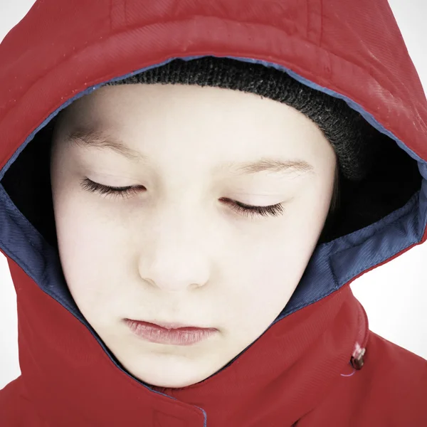 Smutne dziecko w zimie — Zdjęcie stockowe