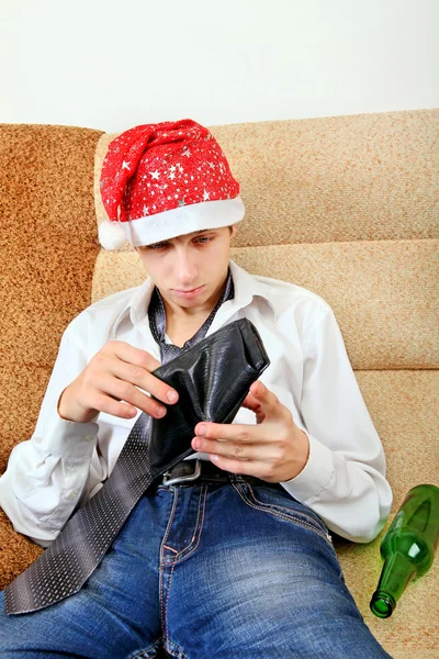 Nastolatek sprawdza portfel — Zdjęcie stockowe