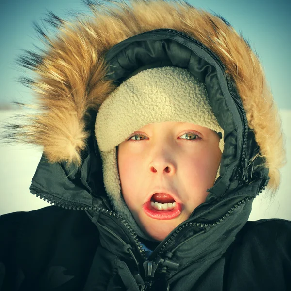 Criança no inverno — Fotografia de Stock