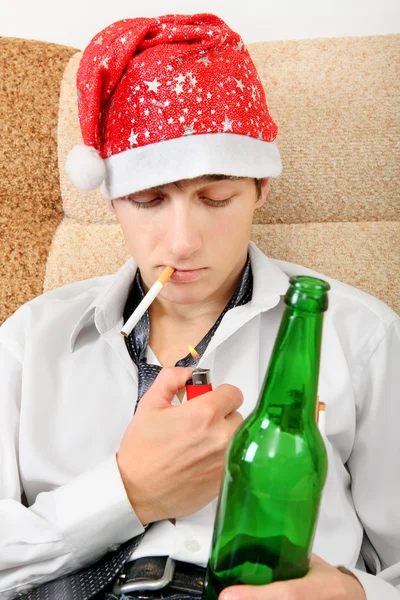 Adolescente con una cerveza — Foto de Stock