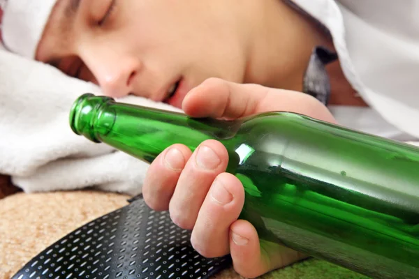 Opilý dospívající spící — Stock fotografie