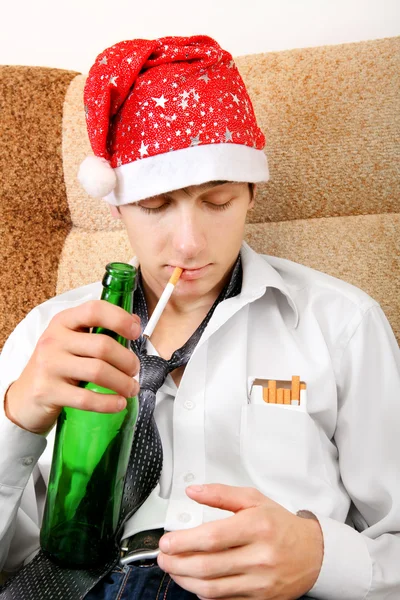 Adolescente con una birra — Foto Stock