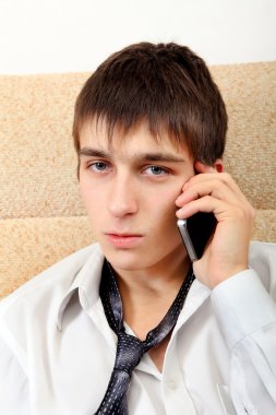 Genç cep telefonu ile