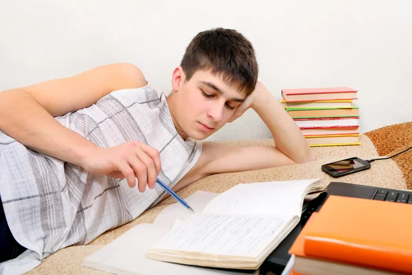 Tiener voorbereiding voor examen Stockfoto