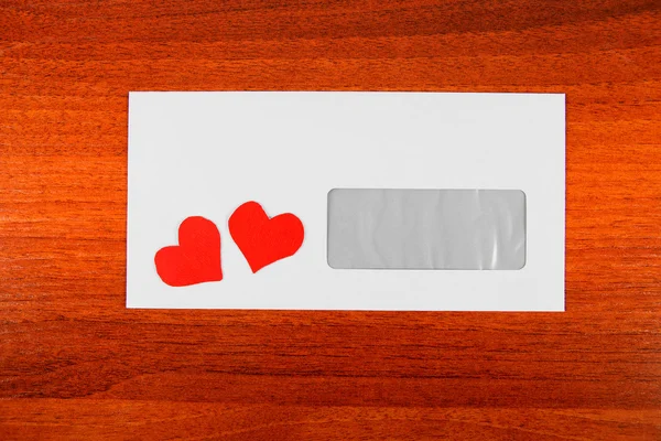 Zarf bir kalp şekilleri ile — Stok fotoğraf