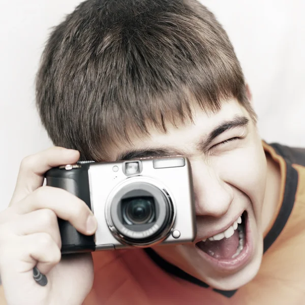 Nastolatek z aparatu fotograficznego — Zdjęcie stockowe