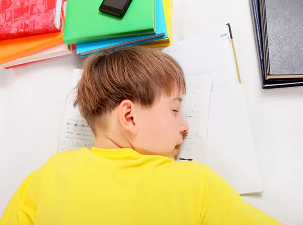 Teenager schlafen mit einem Buch — Stockfoto