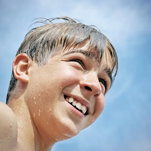 Alegre menino ao ar livre — Fotografia de Stock