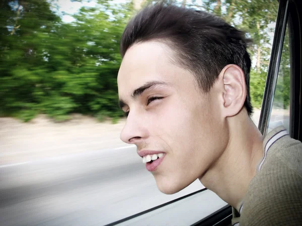 Adolescent dans la voiture — Photo