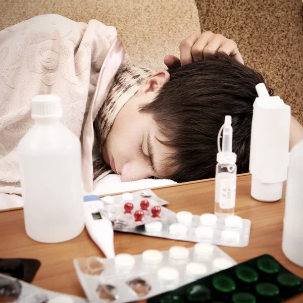 Adolescente doente dormir — Fotografia de Stock