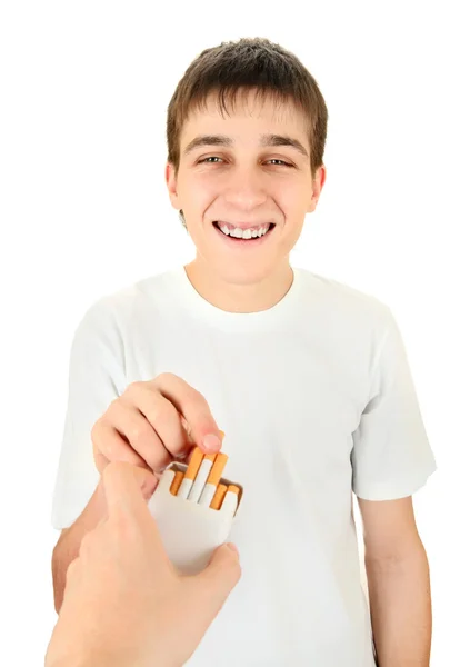 Adolescente tomar um cigarro — Fotografia de Stock