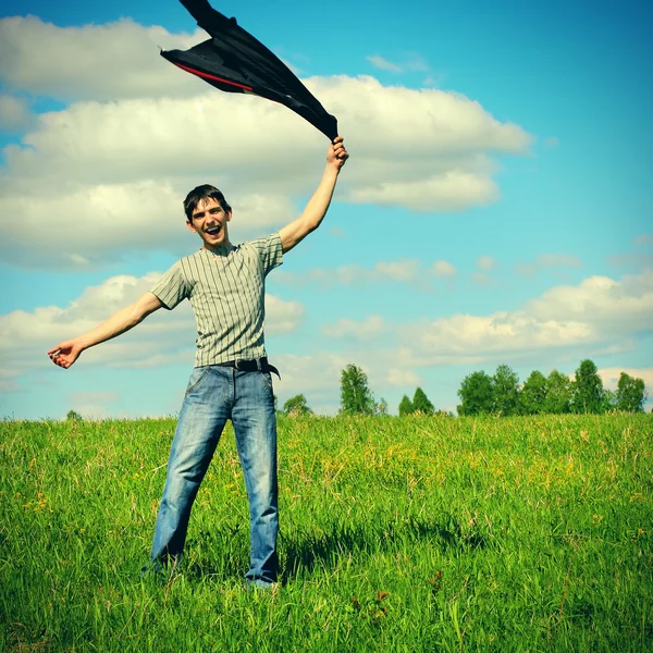 Heureux jeune homme en plein air — Photo