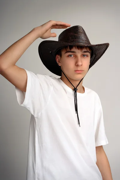 Tiener in stetson hoed — Stockfoto