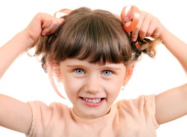 neşeli küçük kız