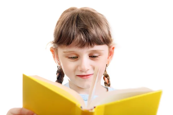 Petite fille avec un livre — Photo