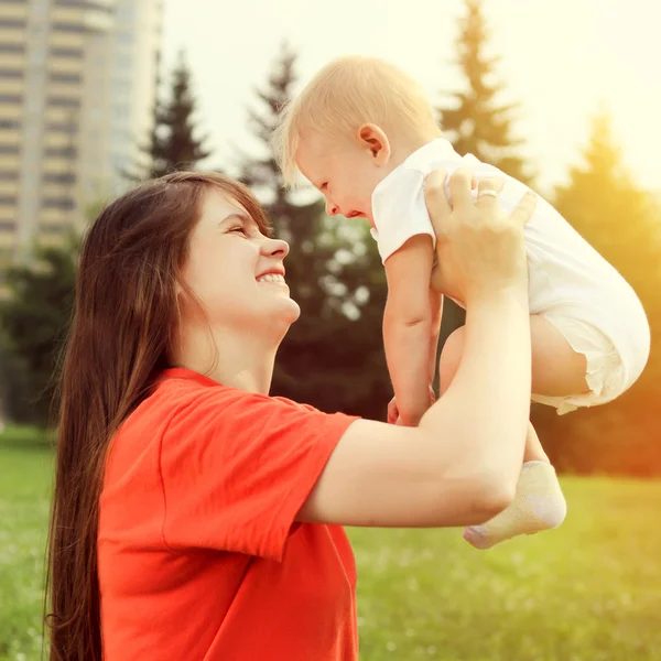 Mutter und Baby — Stockfoto