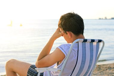 Seaside, üzgün bir adam