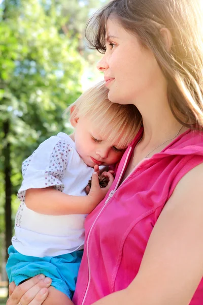 Moeder en kind moe — Stockfoto