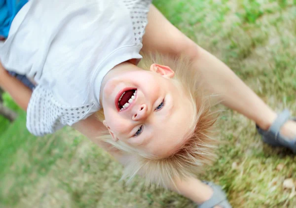 행복 한 아이 야외 — 스톡 사진