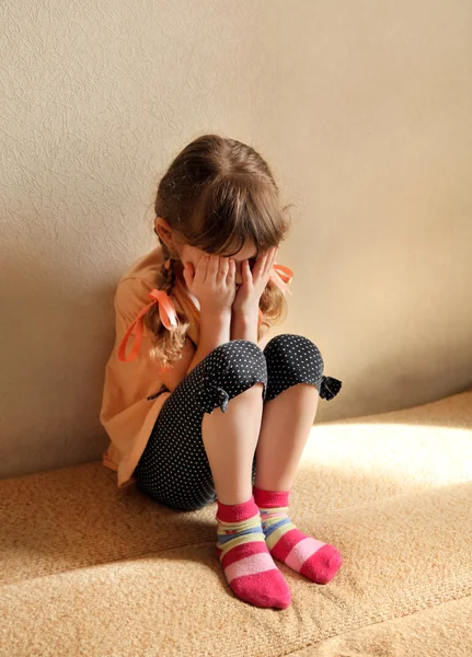 悲しい小さな女の子 — ストック写真