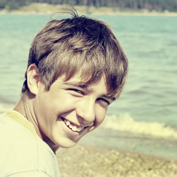 Ragazzo in spiaggia — Foto Stock