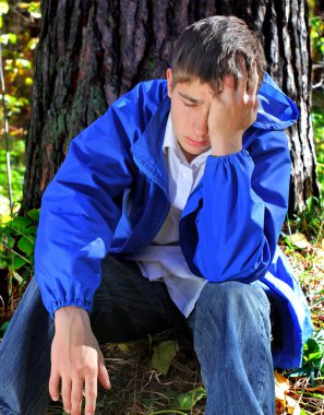 üzgün bir genç adam açık