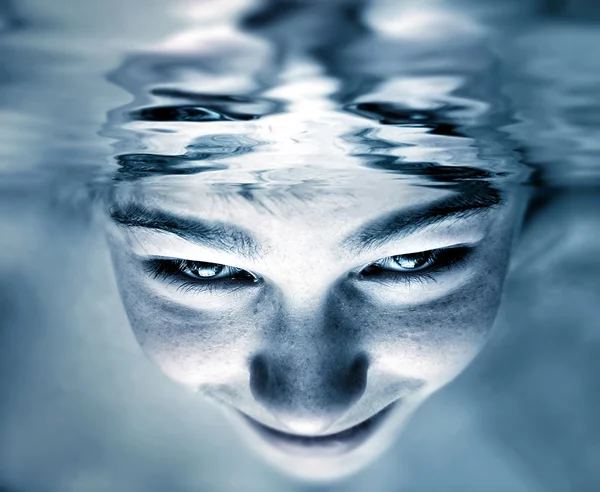 Πρόσωπο στο νερό — Φωτογραφία Αρχείου