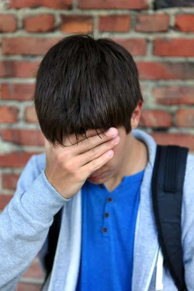 Triste adolescente al aire libre —  Fotos de Stock