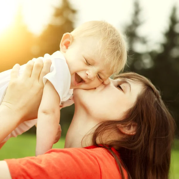 Young Mother and Baby — Stock Photo, Image