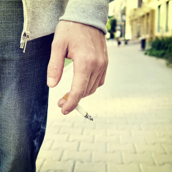 Personne avec cigarette — Photo