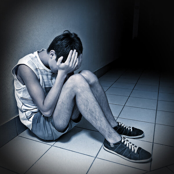 грустный молодой человек