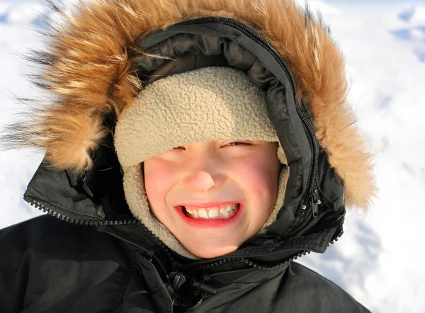 Детский портрет зимой — стоковое фото