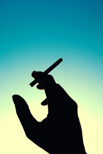 Cigarette in the Hand — Stock Photo, Image