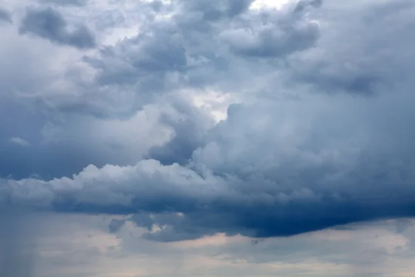 Dramática paisagem nublada fundo — Fotografia de Stock