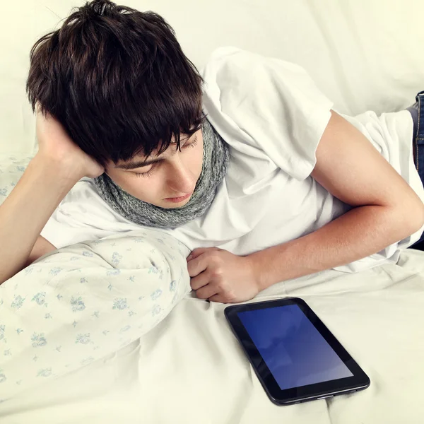 Young Man with Tablet Computer — Stock Photo, Image