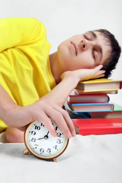 Dormir adolescente com relógio de alarme — Fotografia de Stock