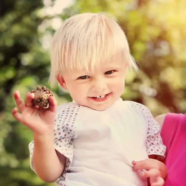 Felice bambino all'aperto — Foto Stock