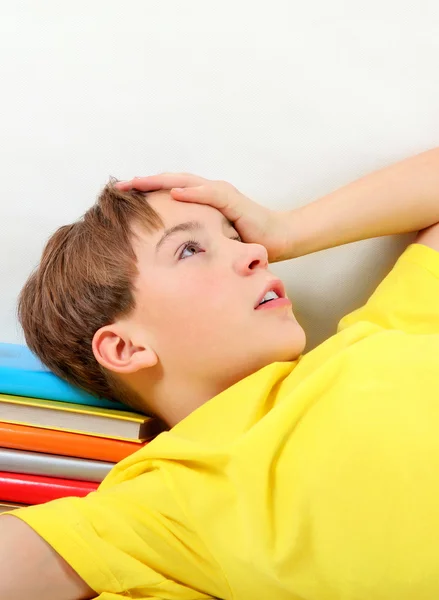 疲れて子供の宿題 — ストック写真
