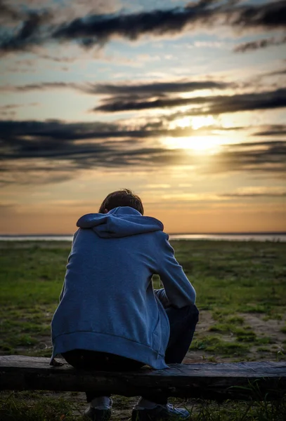 Triest jonge man — Stockfoto