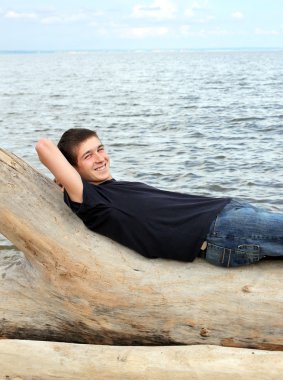 seaside adlı genç adam