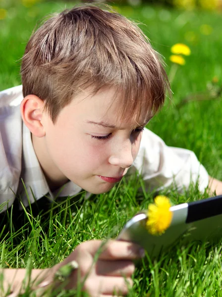 Kid with Tablet Computer — Stock Photo, Image