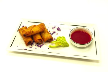 İştah açıcı Çince tatlı ekşi soslu sebzeli krep kızarmış.