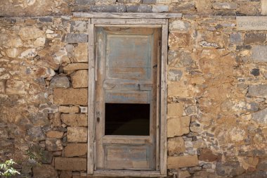 Taş duvarlar köyün eski kapı ev sahipliği yapmaktadır. Mükemmel arka plan.